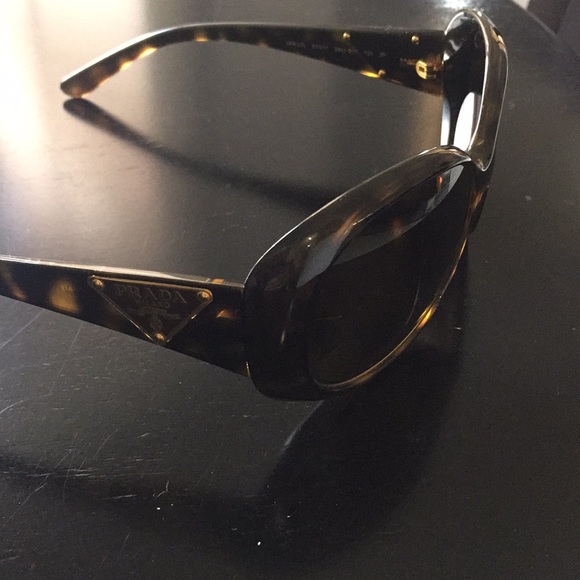 Prada sunglasses - Picture 5 of 6